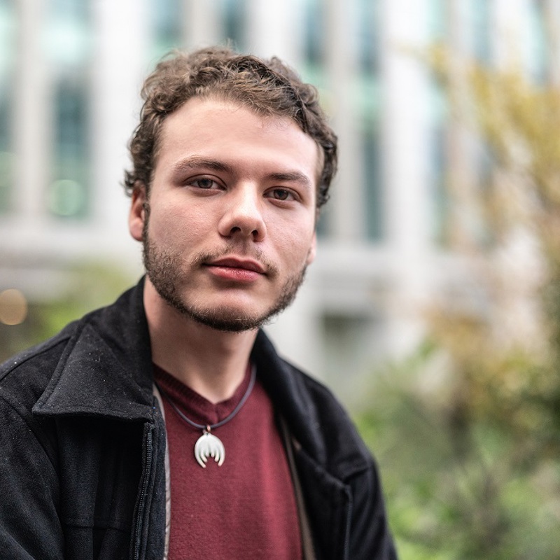 Jongen Op Straat Midden